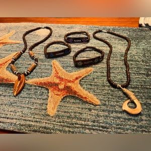 2 Hawaiian bead necklaces                              3 Hawaiian bead bracelets